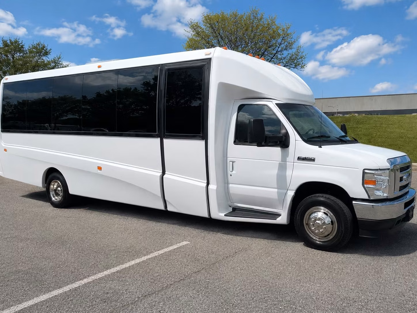 youngstown 15 passenger minibus rental